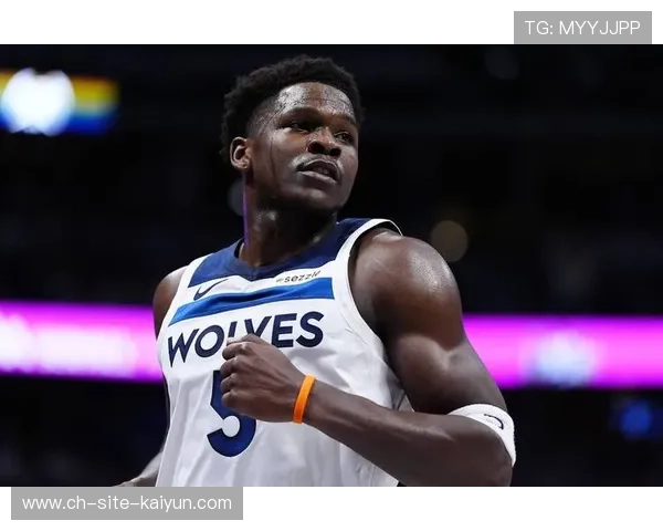 爱德华兹抱怨判罚吃T，森林狼第三节防守崩盘落后灰熊14分