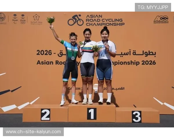 终场冲刺瞬间:张好立骑摇车力压科济耶娃夺金 终场冲刺瞬间:张好立骑摇车力压科济耶娃夺金